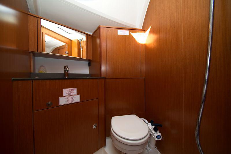 Book yachts online - sailboat - Bavaria Cruiser 41 - MH 58 - rent