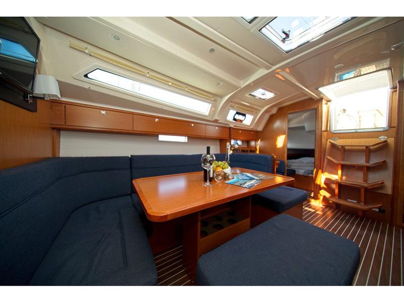 Book yachts online - sailboat - Bavaria Cruiser 41 - MH 58 - rent