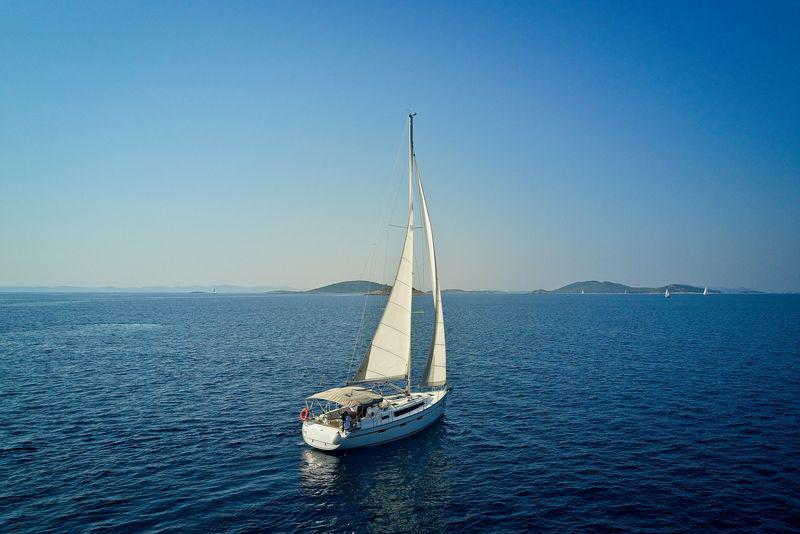 Book yachts online - sailboat - Bavaria Cruiser 41 - MH 61 - rent