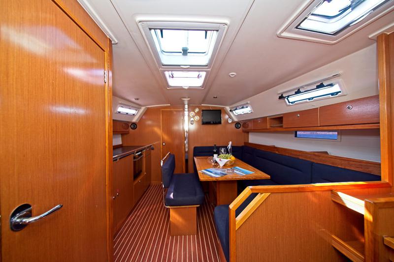 Book yachts online - sailboat - Bavaria 40 CN - MH 34 - rent