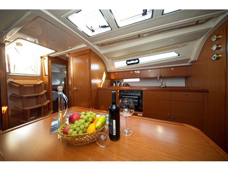Book yachts online - sailboat - Bavaria Cruiser 41 - MH 62 - rent