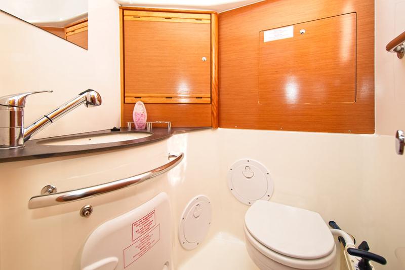 Book yachts online - sailboat - Bavaria 40 C - MH 24 - rent