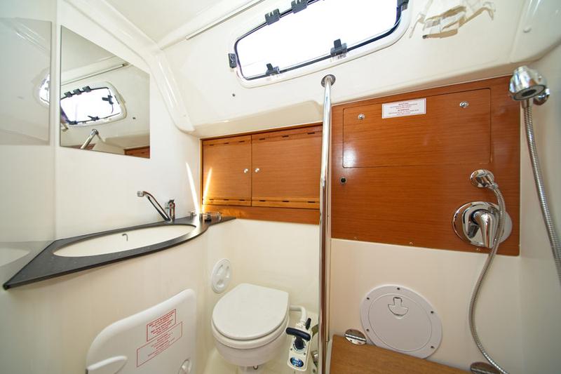 Book yachts online - sailboat - Bavaria 40 C - MH 24 - rent