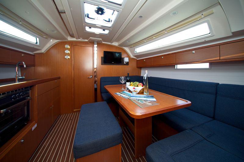 Book yachts online - sailboat - Bavaria Cruiser 41 - MH 69 - rent