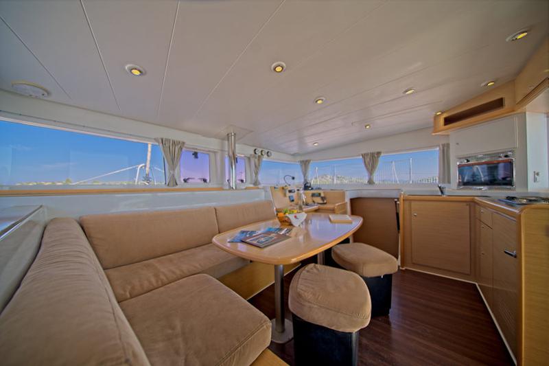 Book yachts online - catamaran - Lagoon 400 - MH 27 - rent
