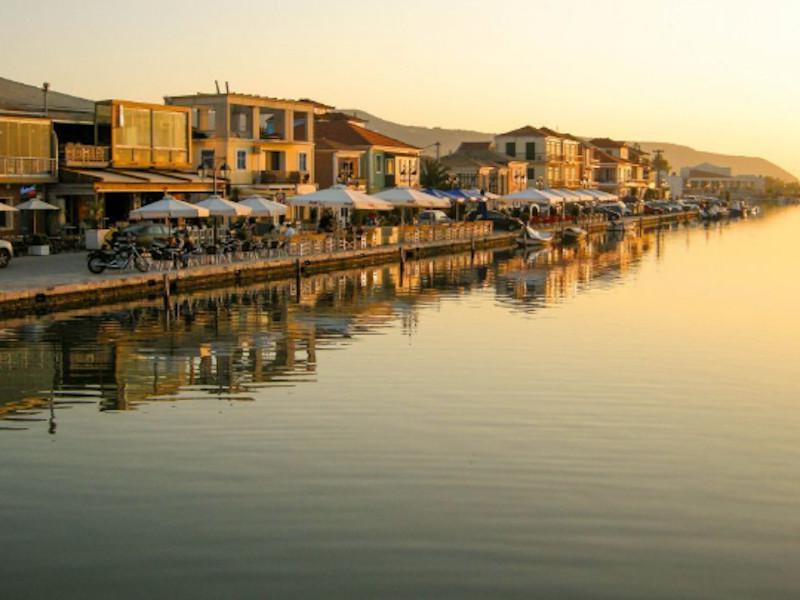 Book yachts online - sailboat - Sun Odyssey 39 DS - Afroditi - rent