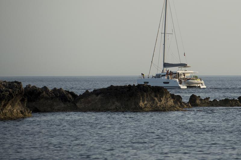 Book yachts online - catamaran - Fountaine Pajot Lucia 40 - Lipara (Ac+Gen+Wm) - rent