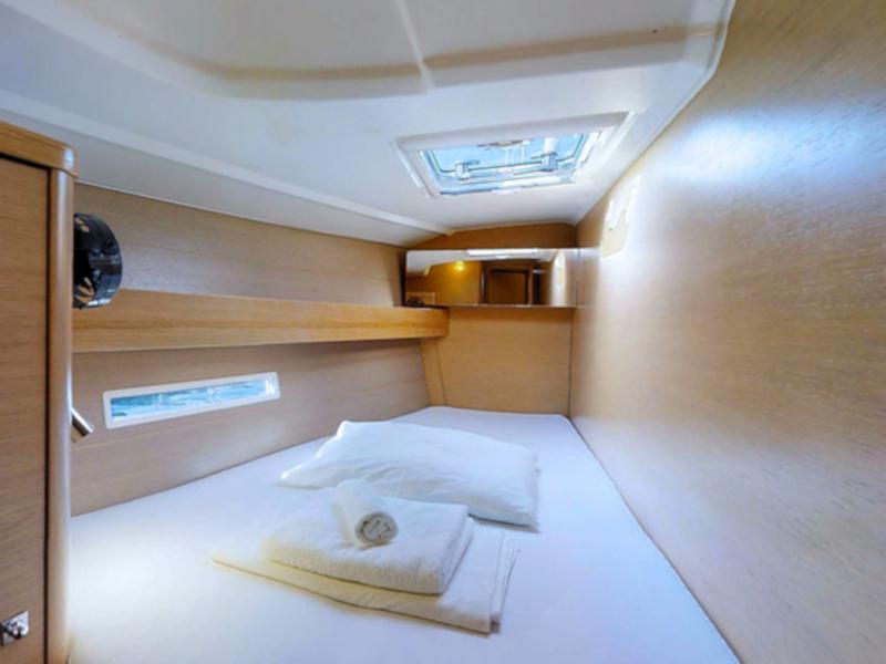 Book yachts online - sailboat - Dufour 450 Grand Large - EROICO - rent