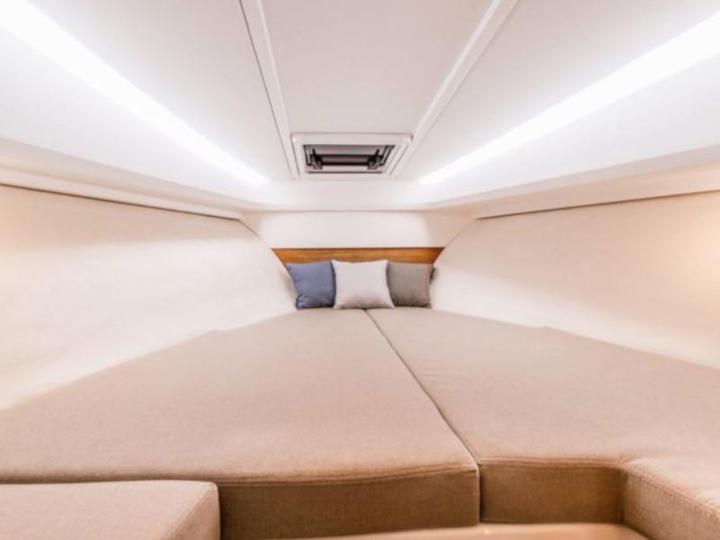 Book yachts online - motorboat - Nimbus Weekender W9 T-Top - Maly PePe - rent