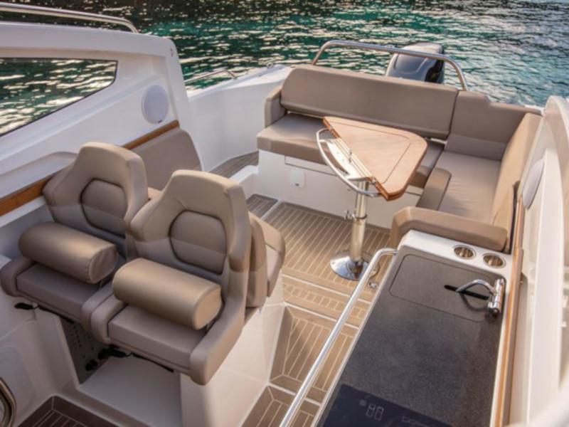Book yachts online - motorboat - Nimbus Weekender W9 T-Top - Maly PePe - rent
