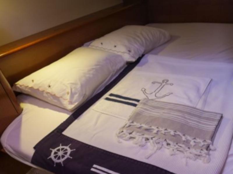 Book yachts online - sailboat - Oceanis 43 - Rhapsody Marmaris - rent