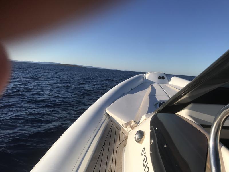 Book yachts online - motorboat - Magazzu' M11 Coupe - Ice Beat - rent