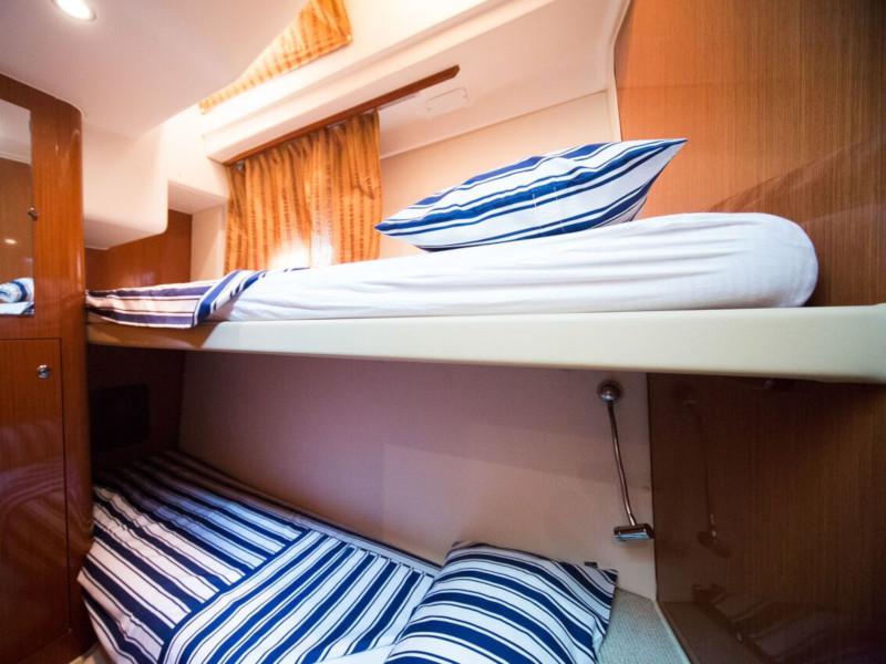 Book yachts online - motorboat - Prestige 42 - Marko - rent