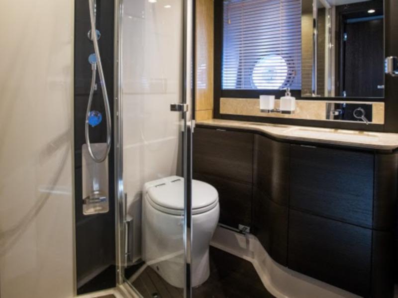 Book yachts online - motorboat - Azimut 66 - Tamara II - rent