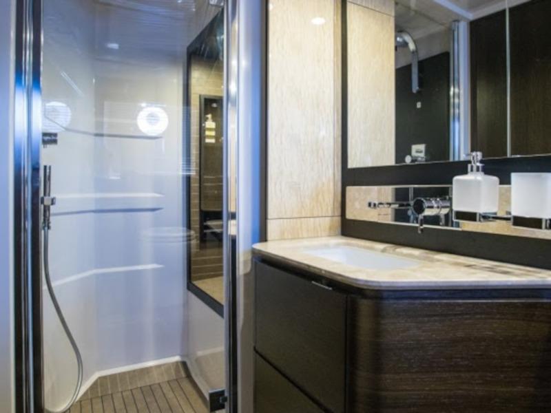 Book yachts online - motorboat - Azimut 66 - Tamara II - rent