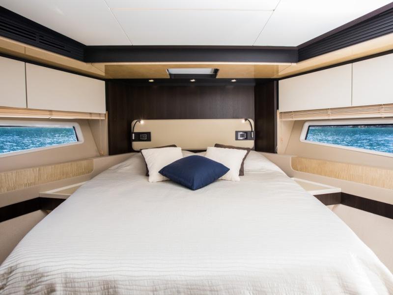 Book yachts online - motorboat - Azimut 66 - Tamara II - rent