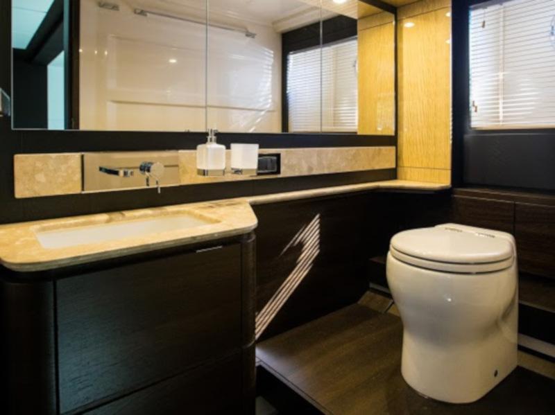 Book yachts online - motorboat - Azimut 66 - Tamara II - rent