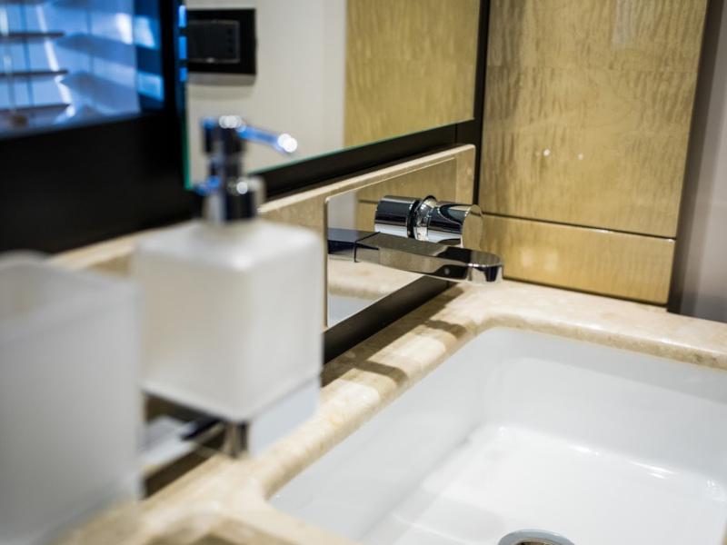 Book yachts online - motorboat - Azimut 66 - Tamara II - rent