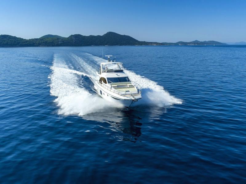 Book yachts online - motorboat - Azimut 66 - Tamara II - rent