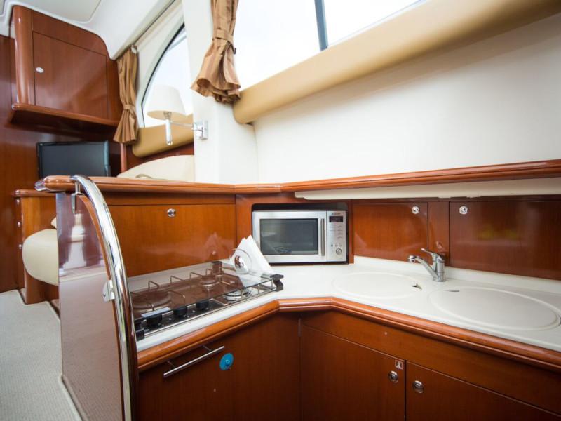 Book yachts online - motorboat - Prestige 36 - Katija - rent