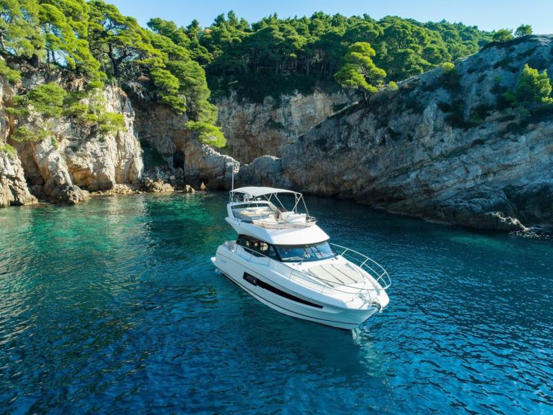 Book yachts online - motorboat - Prestige 460 - Marko I - rent