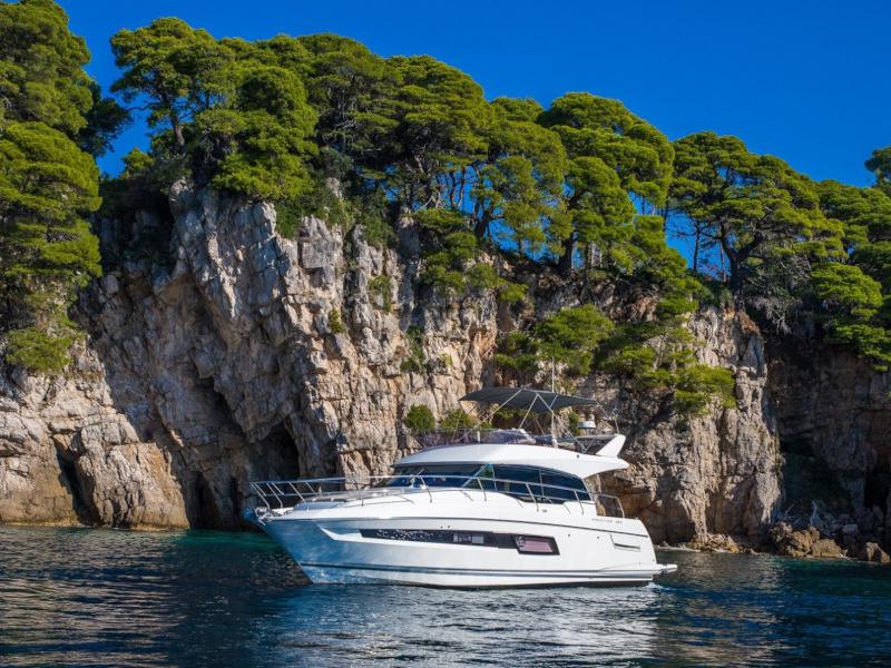 Book yachts online - motorboat - Prestige 460 - Marko I - rent