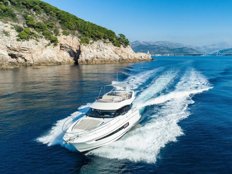 Book yachts online - motorboat - Prestige 460 - Marko I - rent
