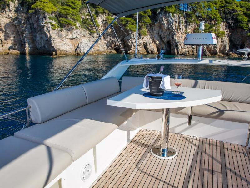 Book yachts online - motorboat - Prestige 460 - Marko I - rent