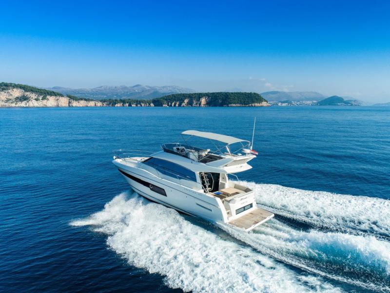 Book yachts online - motorboat - Prestige 460 - Marko I - rent