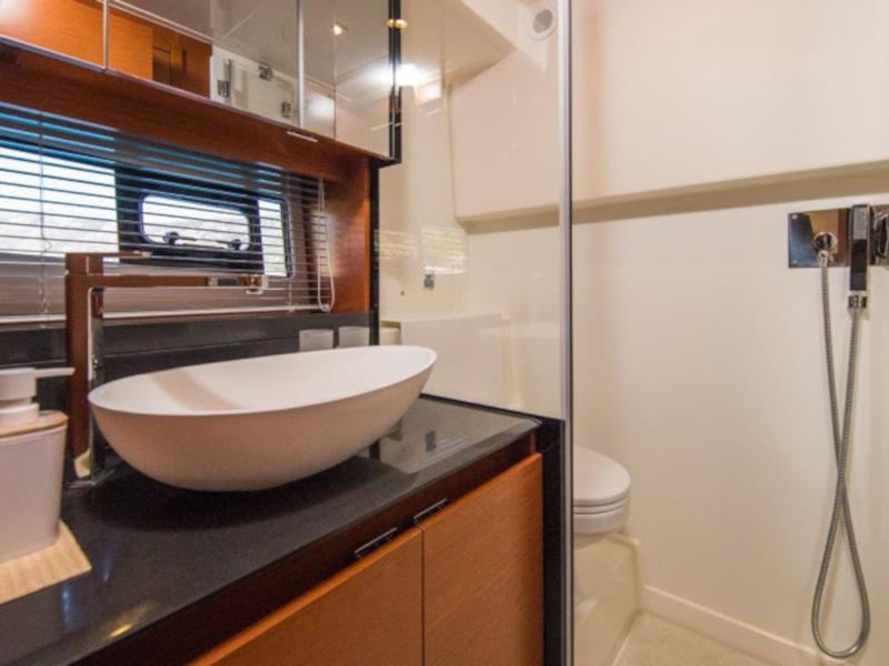 Book yachts online - motorboat - Prestige 460 - Marko I - rent