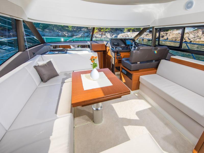 Book yachts online - motorboat - Prestige 460 - Marko I - rent