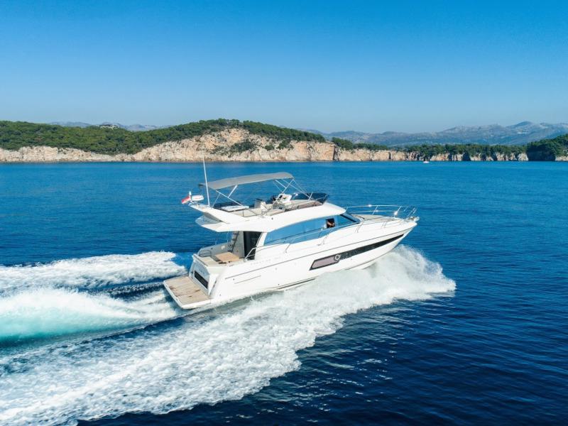 Book yachts online - motorboat - Prestige 460 - Marko I - rent