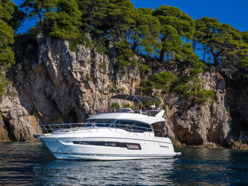 Book yachts online - motorboat - Prestige 460 - Marko I - rent