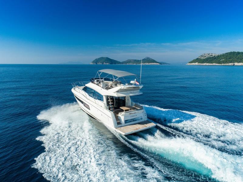 Book yachts online - motorboat - Prestige 460 - Marko I - rent