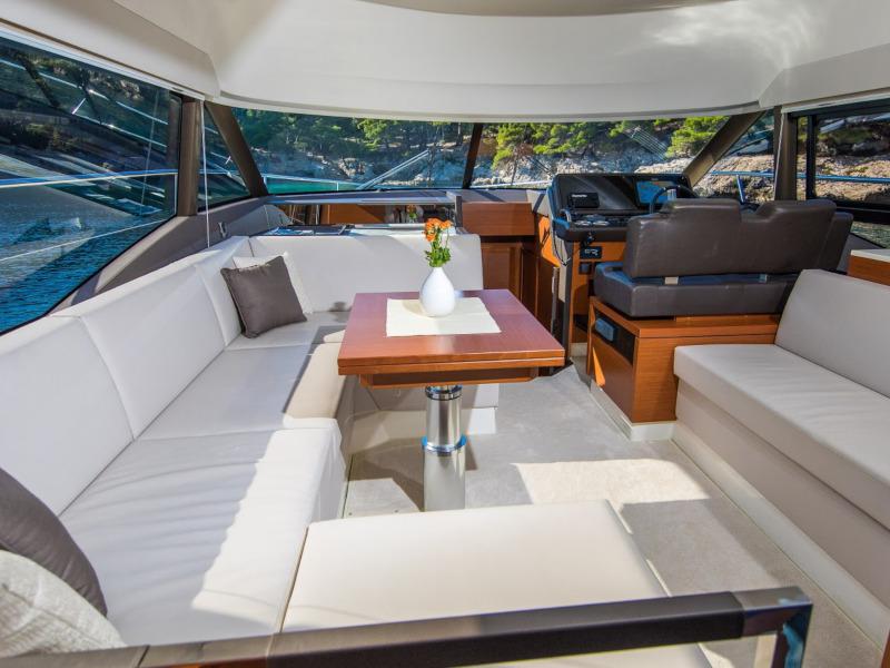 Book yachts online - motorboat - Prestige 460 - Marko I - rent