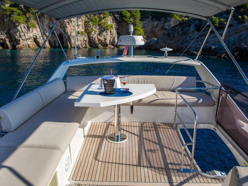 Book yachts online - motorboat - Prestige 460 - Marko I - rent