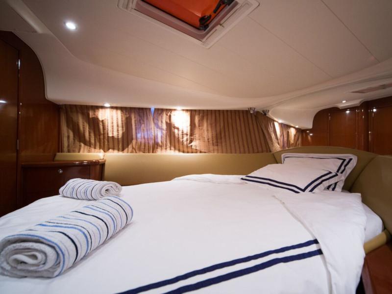 Book yachts online - motorboat - Prestige 36 - Nika - rent