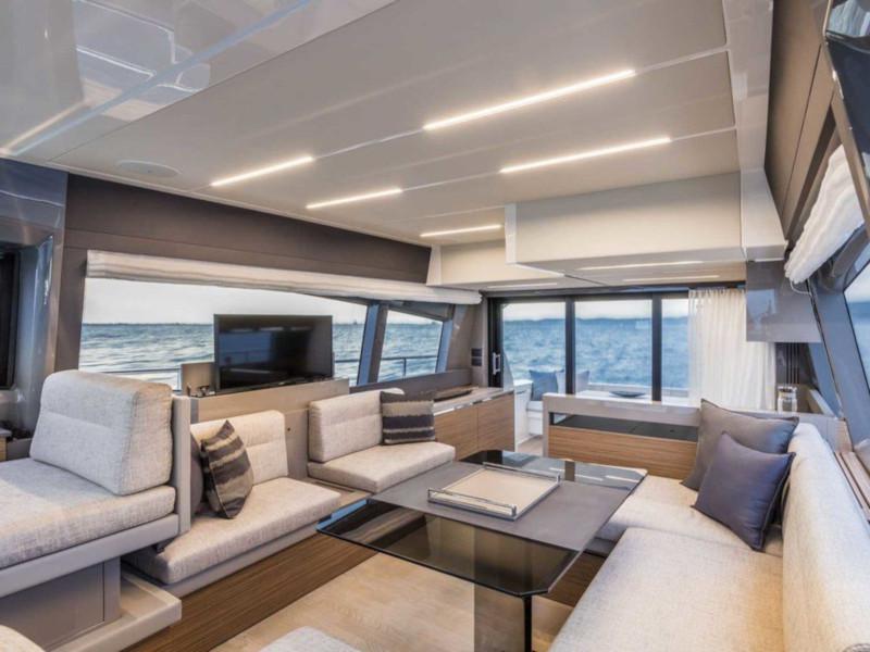 Book yachts online - motorboat - Ferretti 450 - Lady Esmeralda - rent