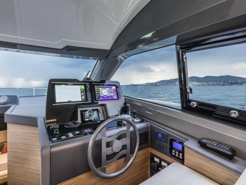 Book yachts online - motorboat - Ferretti 450 - Lady Esmeralda - rent