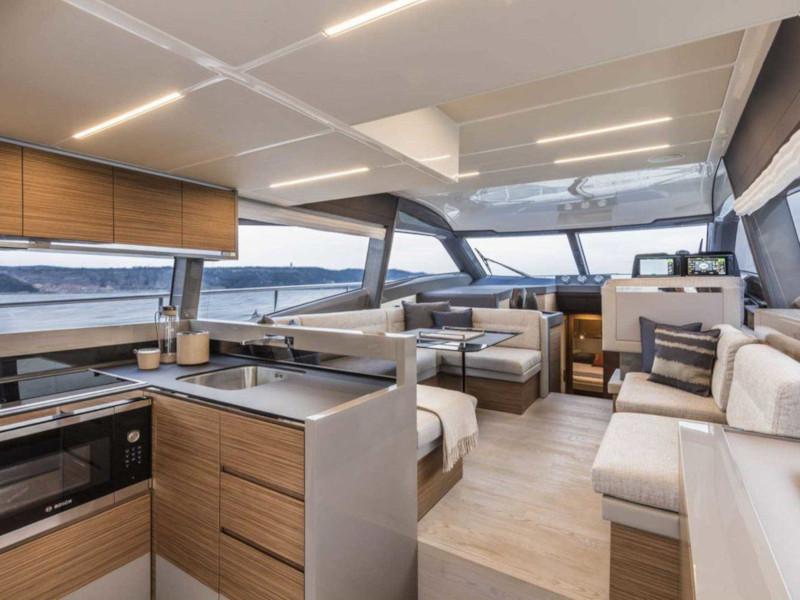 Book yachts online - motorboat - Ferretti 450 - Lady Esmeralda - rent