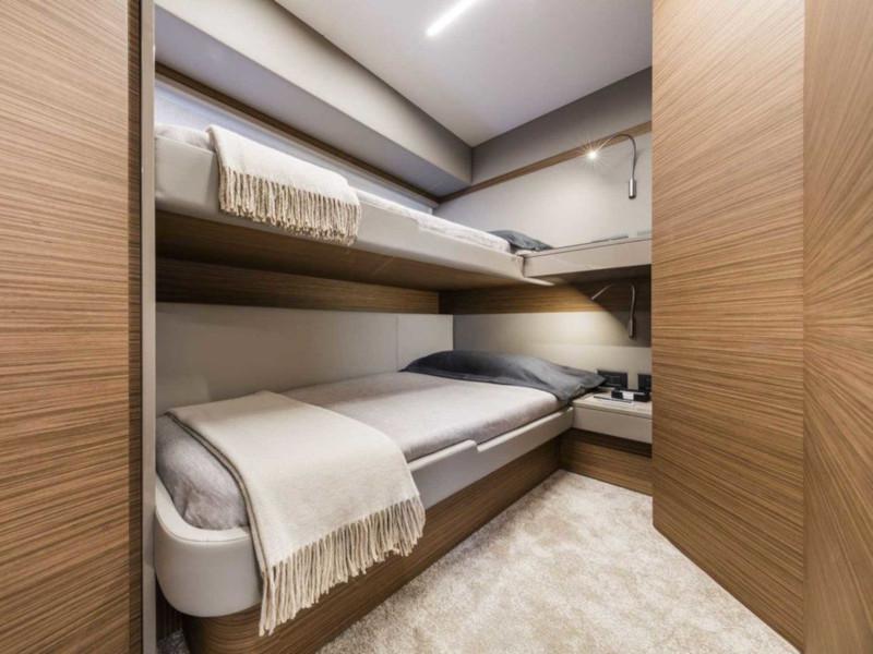 Book yachts online - motorboat - Ferretti 450 - Lady Esmeralda - rent