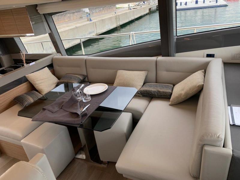 Book yachts online - motorboat - Ferretti 450 - Lady Esmeralda - rent
