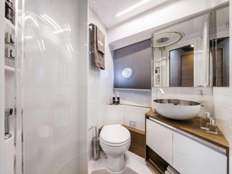 Book yachts online - motorboat - Ferretti 450 - Lady Esmeralda - rent