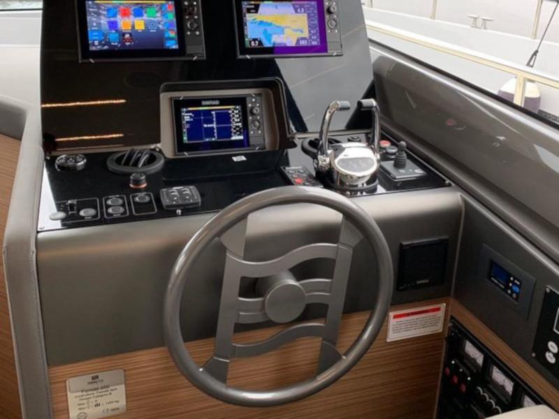 Book yachts online - motorboat - Ferretti 450 - Lady Esmeralda - rent