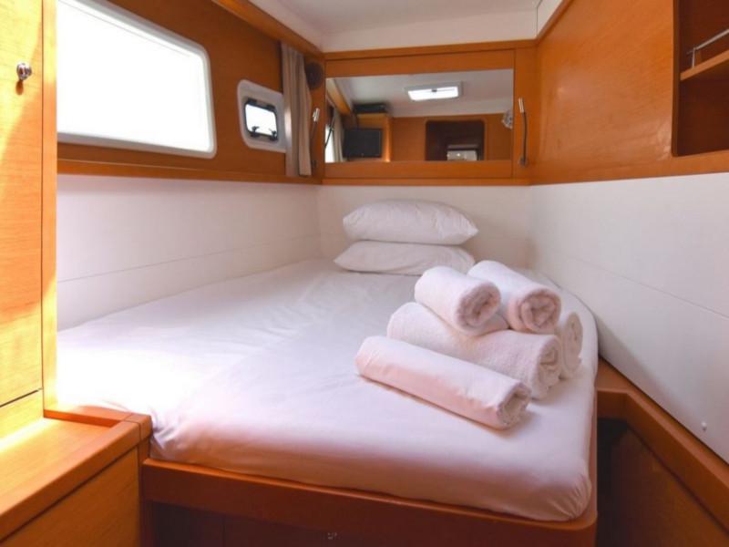 Book yachts online - catamaran - Lagoon 450  Flybridge - Omiros II - rent