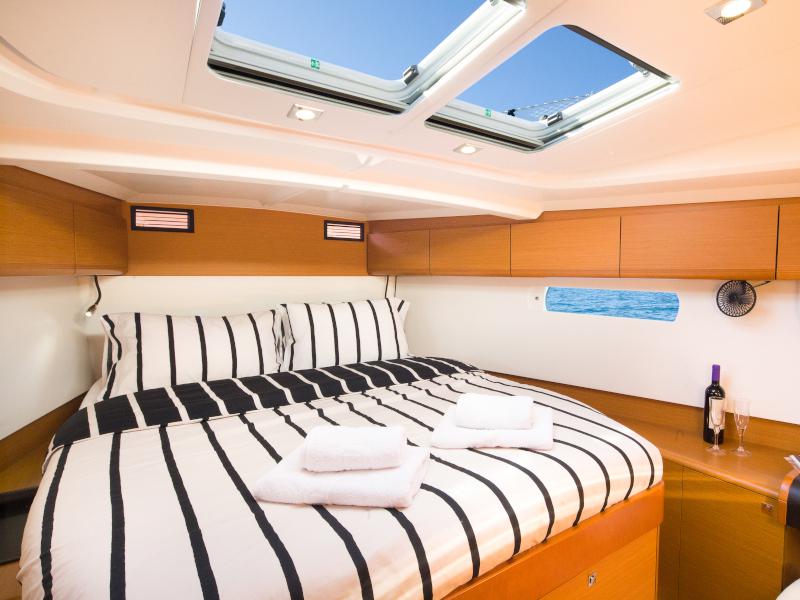 Book yachts online - sailboat - Sun Odyssey 509 - YOLO - rent