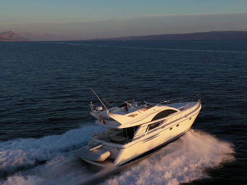 Book yachts online - motorboat - Phantom 50 - Gecko - rent