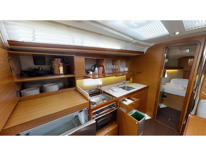 Book yachts online - sailboat - Dufour 390 Grand Large - Nika - rent