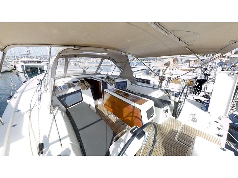 Book yachts online - sailboat - Dufour 390 Grand Large - Nika - rent