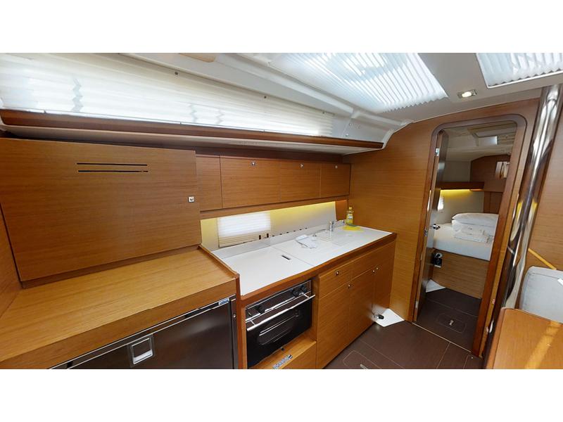 Book yachts online - sailboat - Dufour 390 Grand Large - Nika - rent